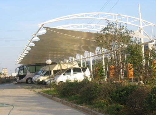 奇業(yè)游樂(lè)設(shè)備車棚
